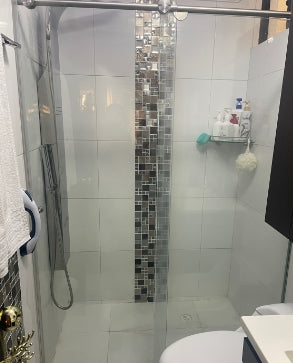 ¡Brillo Total! Desmanchador Potente para Vidrios de Baño